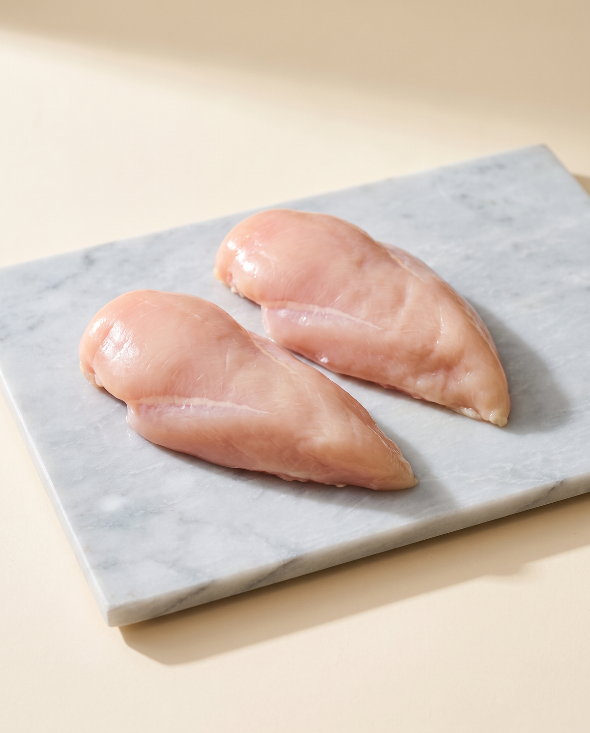 Dos pechugas de pollo campero limpias, sin piel ni hueso
